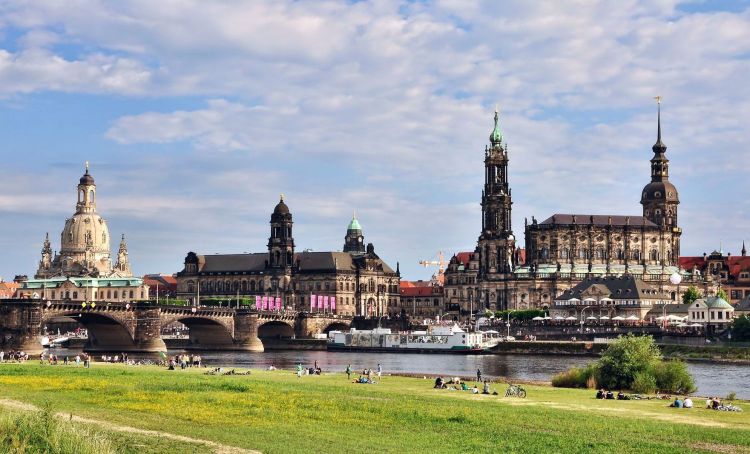 Blick über das Elbufer in Dresden: Die Stadt bietet ideale Bedingungen für Startups
